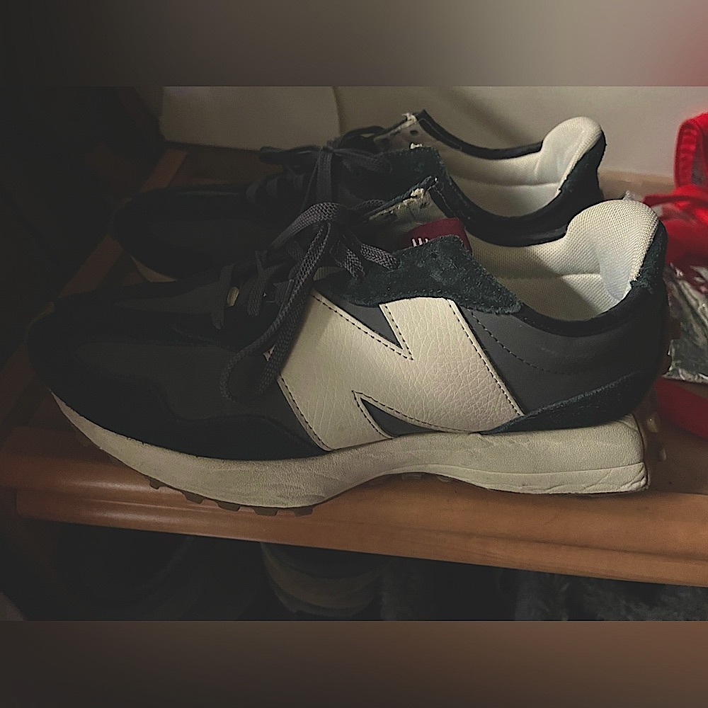 New Balance. Black intelligent choice 327. Used